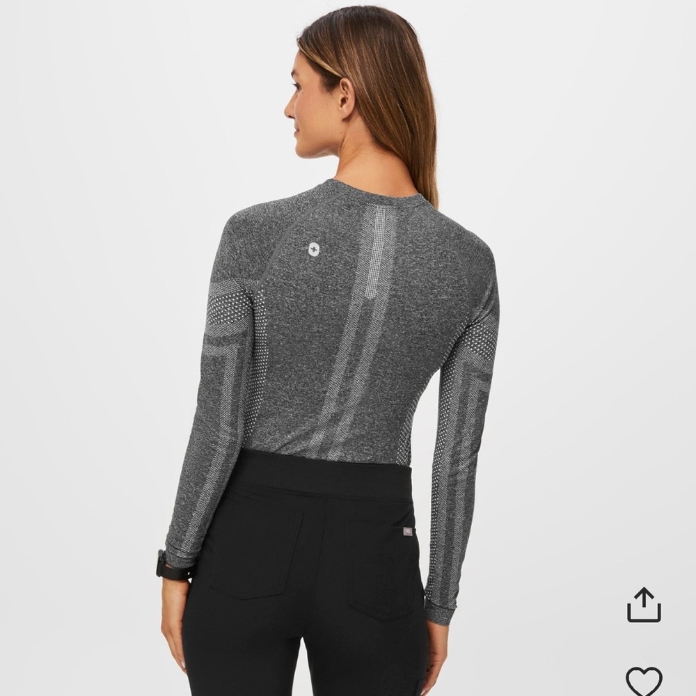 Figs Women’s Salta Seamless Long sleeve Under scrub in Graphite - Picture 8 of 10